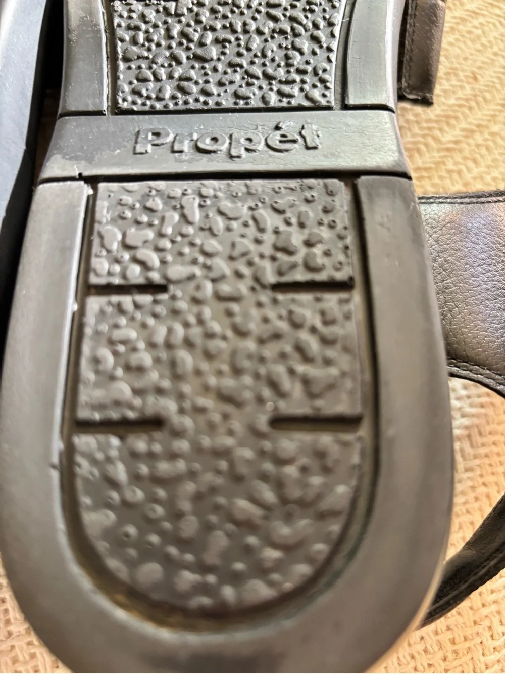 Propét Comfort Walking Shoe Sandals Black Adjustable Cross Strap Size 10